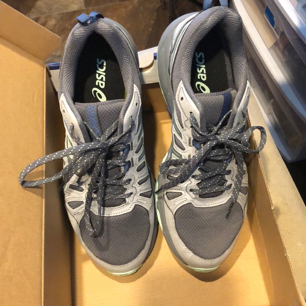ASICS running shoes women’s Size 10 WIDE (D).